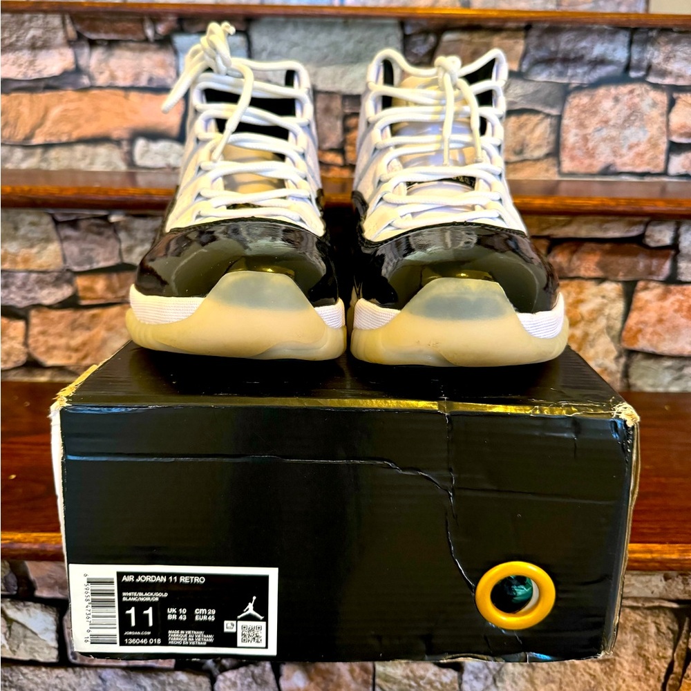 Air Jordan gratitude 11s men size 11 with box & card